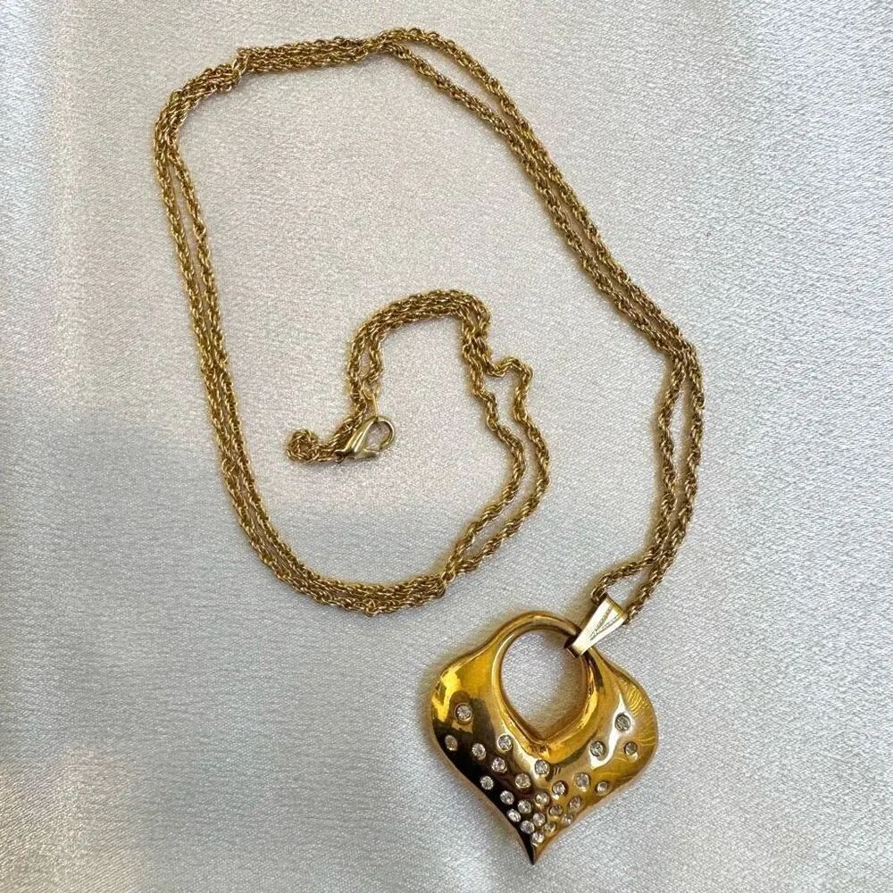 Long gold tone vintage open rhinestone heart pendant necklace